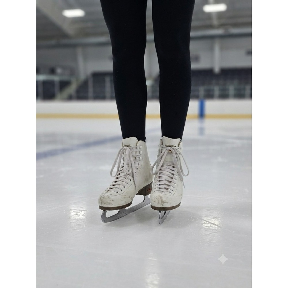 Riedell 110 White Figure Skates Size 8 Recreational Ice Skating Boots Durable